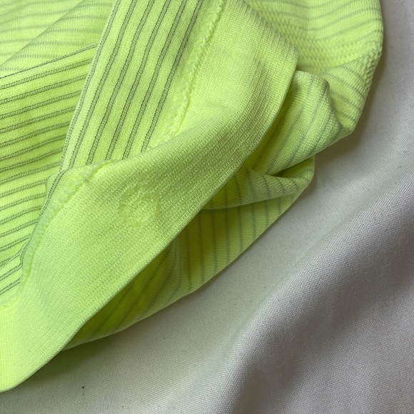 Lululemon Short Sleeve Swiftly Sz 6 in Lime Green - Picture 4 of 5